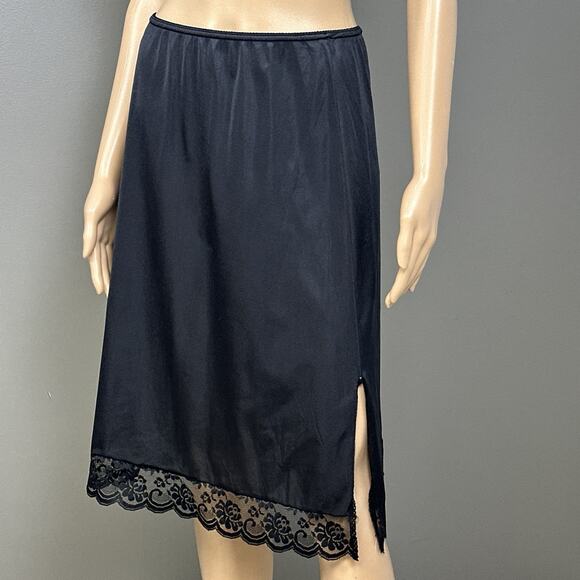 Vintage JCPenney Fantasia Half Slip Size Medium Black Slit Lace ILGWU Union USA - Picture 2 of 7
